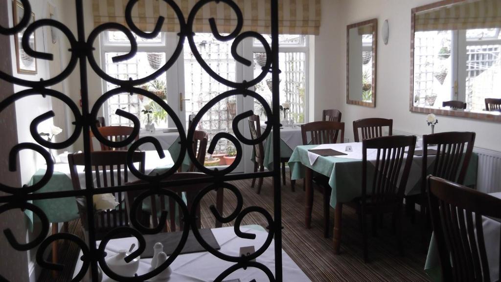 Cedar Bed & Breakfast 3*